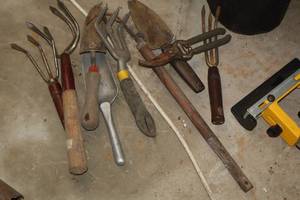 lot 1279 image: Lot of (9) Assorted Gardening Tools