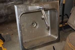 lot 1284 image: Stainless Steel Sink & Faucet