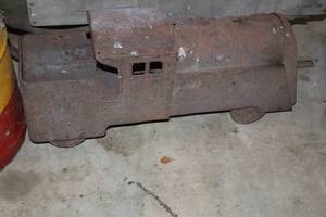 lot 1286 image: Vintage Metal Toy Train