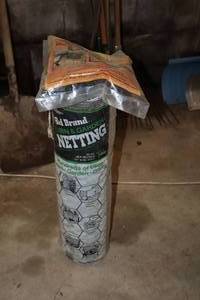 lot 1303 image: Garden Fencing and Stake Kit 25x24