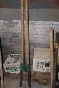 lot 1313 image: Post Hole Digger