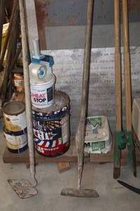 lot 1314 image: Lot of (2) ConcreteMortar Mixing Hoes