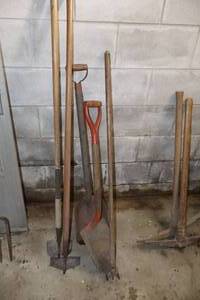 lot 1322 image: Lot of (5) Assorted Gardening Tools - Shovels, Hoes