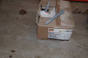 lot 1346 image: Lot of (1 Box) Simpson Strong Tie Heavy Duty Concrete Screw Anchors 12x6-12 40-count ( 40 total items )