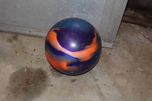 lot 1354 image: Bowling Ball