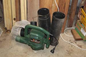 lot 1373 image: Black & Decker Vac-N-Mulch Electric Blower Vacuum with Bag