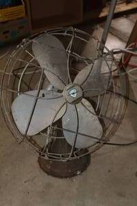 lot 1374 image: Vintage Emerson 15 Table Fan