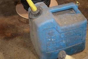lot 1382 image: 5-Gallon Plastic Kerosene Fuel Can