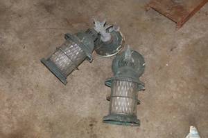 lot 1396 image: Lot of (2) Cast Iron Wall-Mount Lights