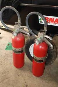 lot 1400 image: Lot of (2) Fire Extinguishers