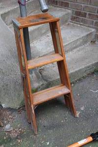 lot 1410 image: 3 Wooden Step Ladder
