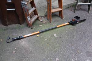 lot 1413 image: Remington 6 Electric Pole Saw (12 blade) 106890-02