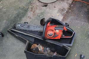 lot 1414 image: Super E-Z Automatic 16-blade Gas Chain Saw with Case