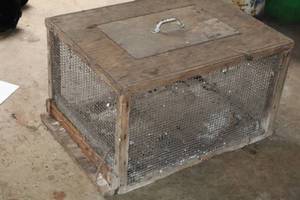 lot 1423 image: Rabbit Cage