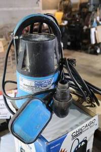 lot 1427 image: Chicago Sump Pump
