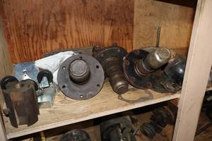 lot 1440 image: Vintage Asssorted Car Parts