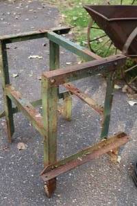 lot 1466 image: Metal Machine StandBase