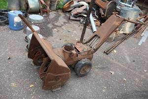 lot 1469 image: Snowblower