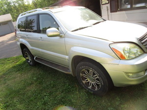 lot 1 image: Lexus 2003 GX7 4WD SUV