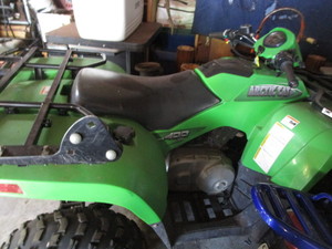 lot 7 image: Arctic Cat 2006 400 4X4 ATV