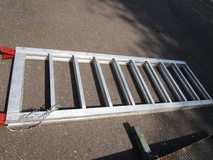 lot 11 image: Folding Aluminum Ramps