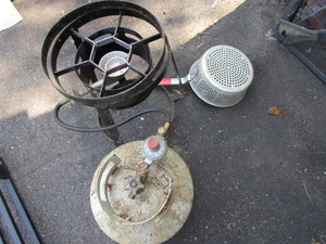 lot 13 image: Outdoor Burner & LP Tank