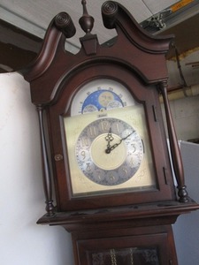 lot 19 image: Bulova Grandfather Clock