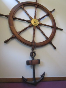 lot 27 image: Ships Wheel & Anchor