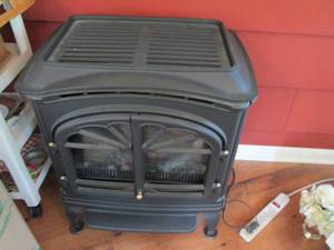 lot 105 image: Electric wood stove style space hea...