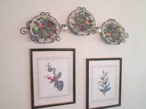 lot 117 image: Fruit themed plates with candle ado...
