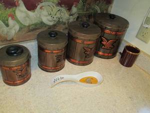 lot 135 image: American Eagle adorned lidded tin W...