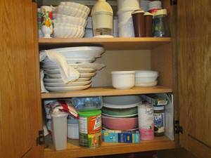 lot 144 image: Glass Mixing bowls, Corelle plates ...