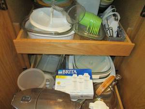 lot 150 image: Corning Ware casserole dishes, glas...