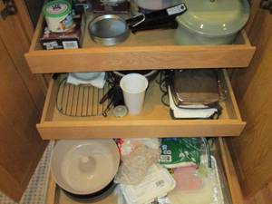 lot 152 image: Glass and disposable bakeware pans,...