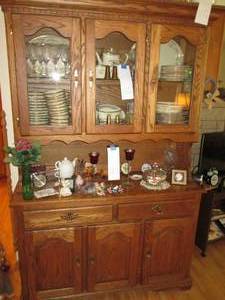 lot 3 image: Solid 2pc Wood Buffet Hutch with up...