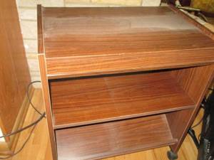 lot 171 image: Small rolling microwave cart