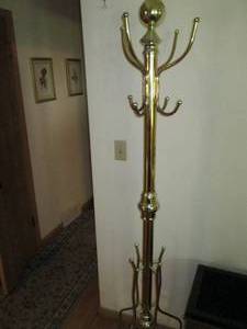 lot 189 image: Freestanding brass tone hat and coa...