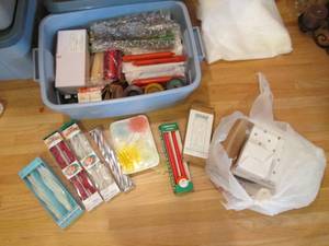 lot 203 image: Storage tote containing new in pack...