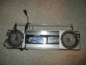 lot 422 image: Panasonic AM FM stereo radio casset...