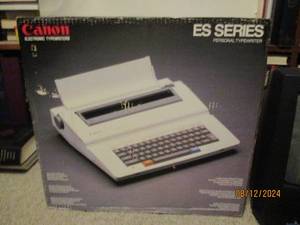 lot 434 image: Canon electronic typewriter ES Seri...
