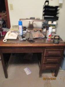 lot 442 image: Office desk 42 x 32 x 32 and con...