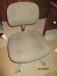 lot 443 image: Office chair and clear mat...