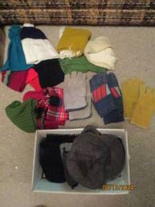 lot 449 image: Variety of gloves, hats and scarfs...