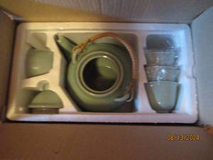 lot 479 image: Tea set...