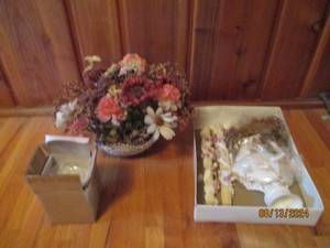 lot 496 image: Bridal bouquet, candles, flower bas...