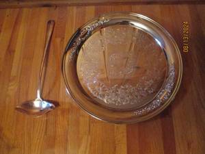 lot 231 image: Onedia Silversmiths tray and ladle...