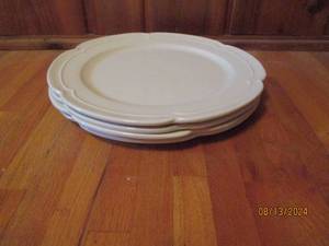 lot 233 image: 4 large plates made in Italy...