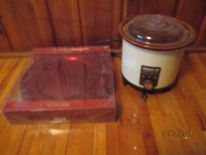 lot 236 image: Hamilton Beach crock pot and a set ...