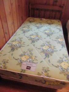 lot 252 image: Twin bed