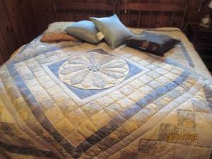 lot 254 image: Kind size blanket, sheet, fitted sh...